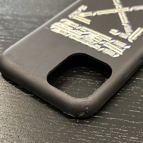 OFF-WHITE Baggage Tape Arrows iPhone 11Pro Phone Case in Black - Picture 5 of 7